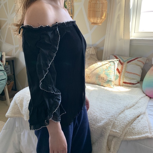 Off shoulder shirred ruffle top - Picture 8 of 9